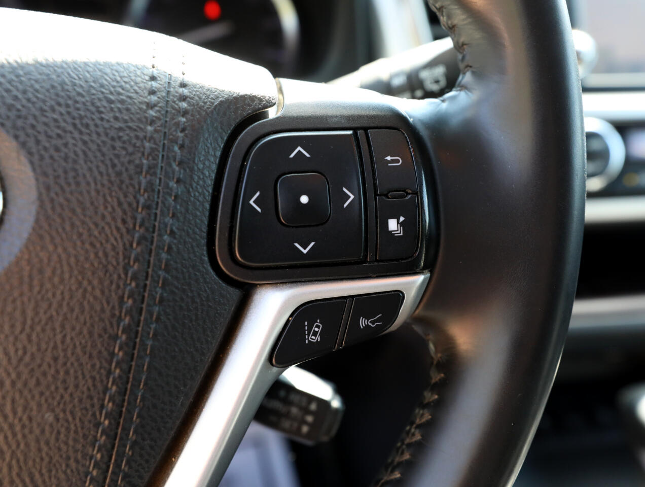 Toyota Highlander Hybrid XLE AWD 2019