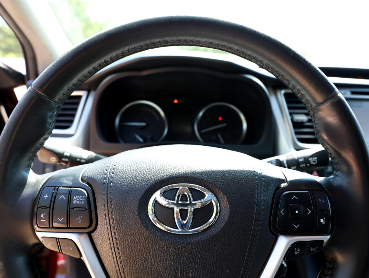 Toyota Highlander Hybrid XLE AWD 2019