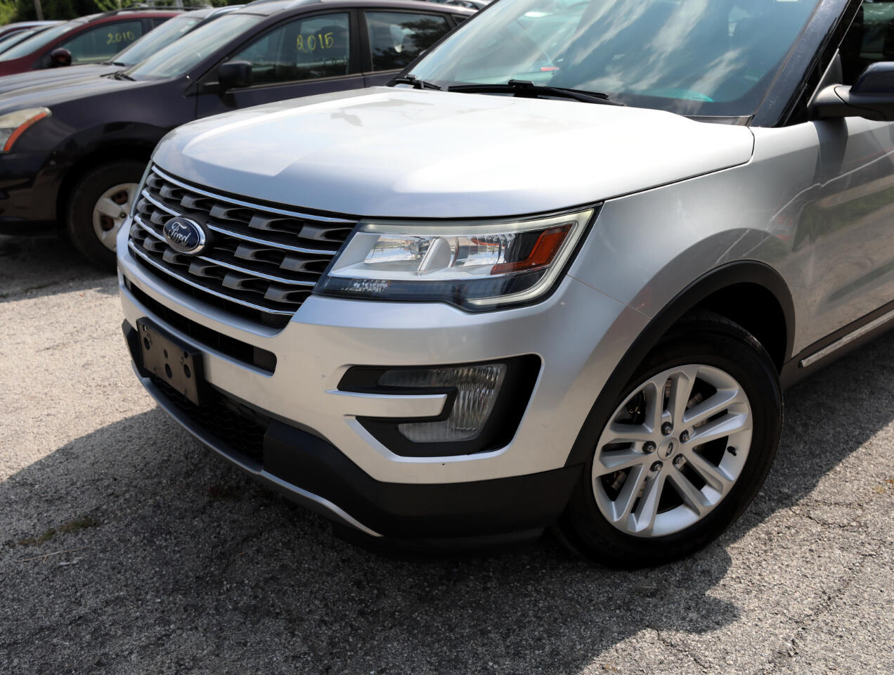 2016 Ford Explorer XLT photo 2