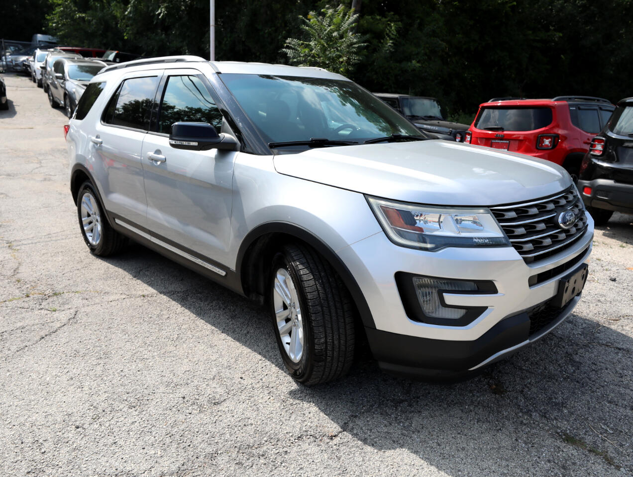 2016 Ford Explorer XLT photo 4