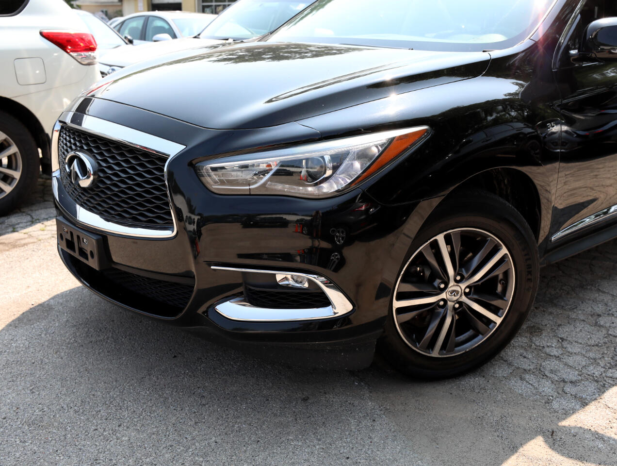 2017 Infiniti QX60 Base AWD photo 2