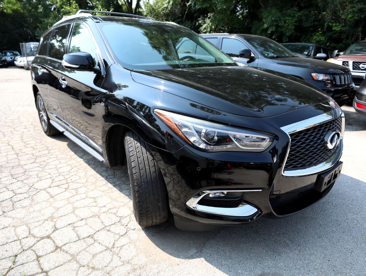2017 Infiniti QX60 Base AWD photo 4