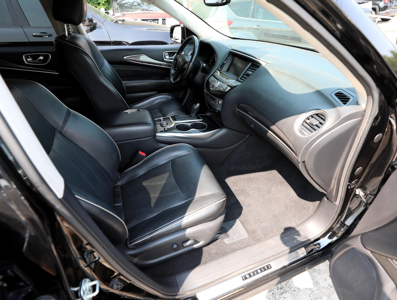 2017 Infiniti QX60 Base AWD photo 10
