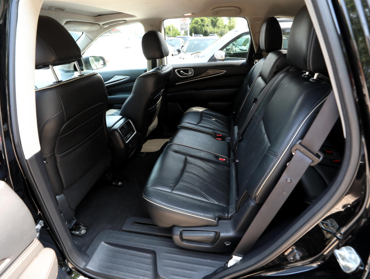 2017 Infiniti QX60 Base AWD photo 14