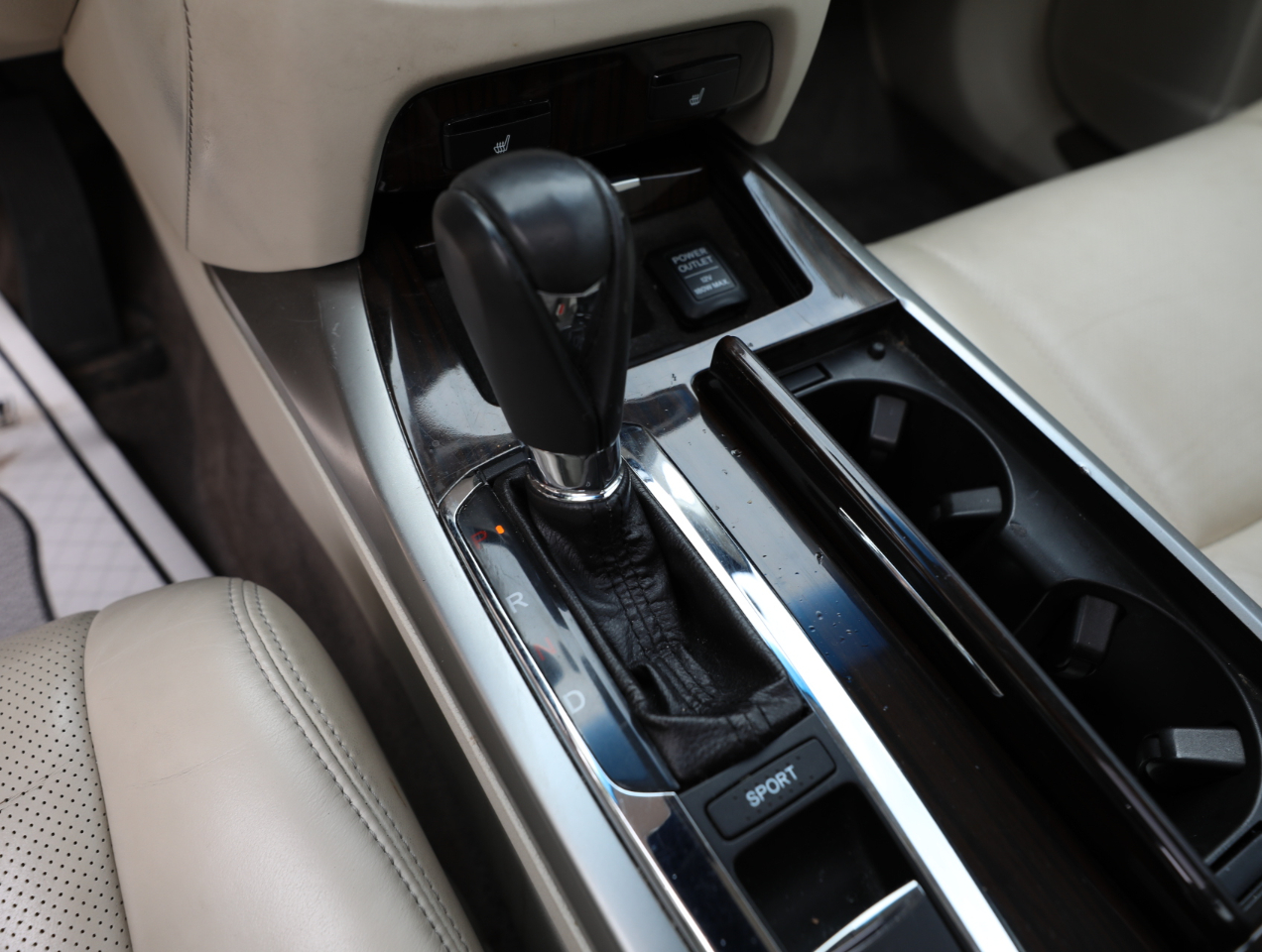 Acura RLX 6-Spd AT w/Technology Package 2016