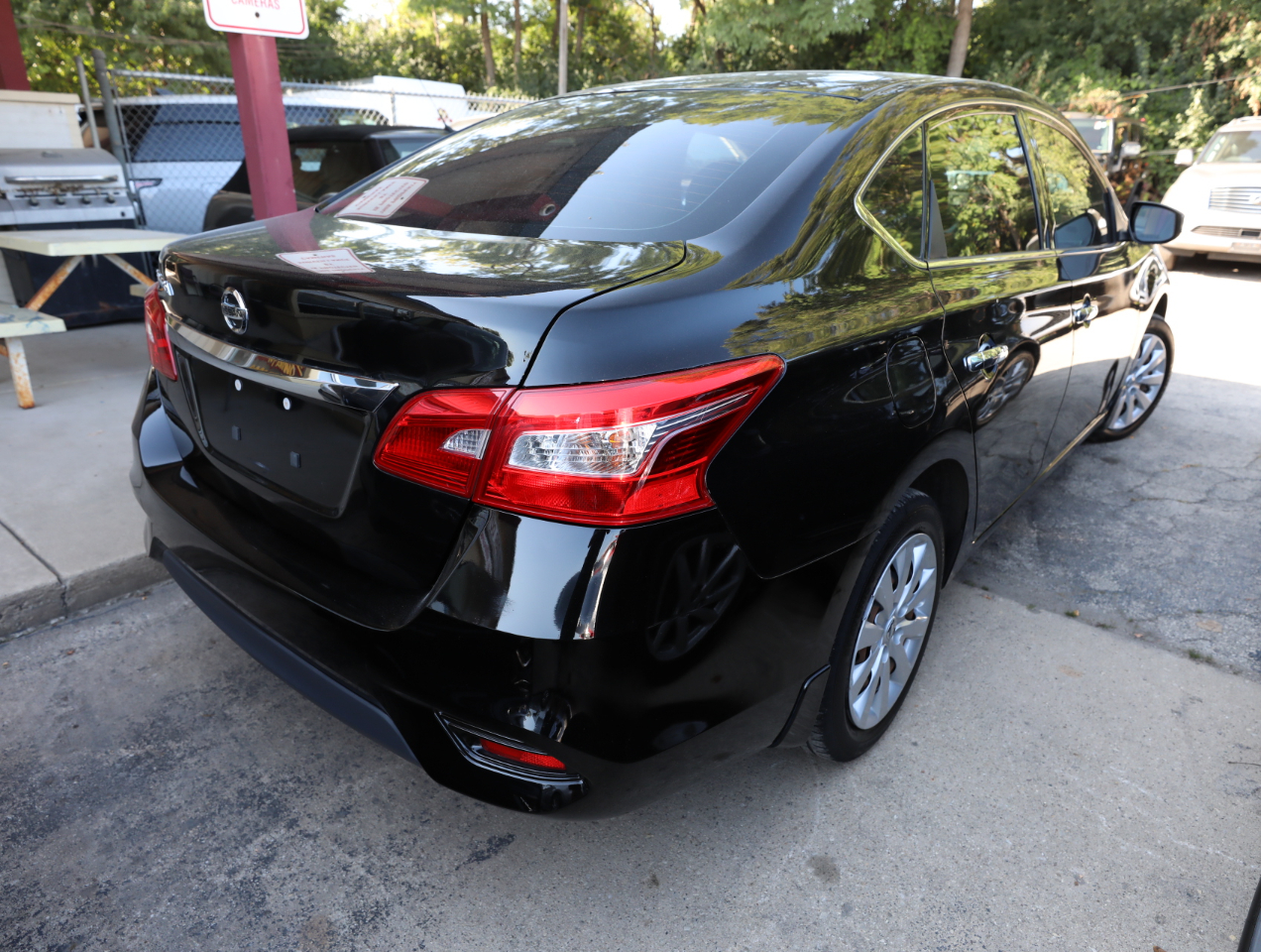 2016 Nissan Sentra S photo 5