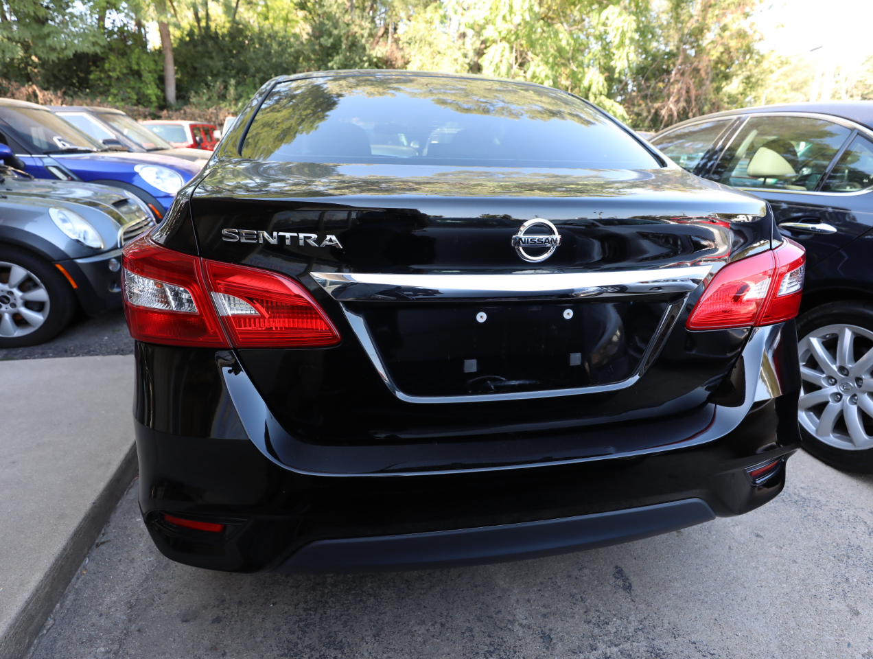 2016 Nissan Sentra S photo 6