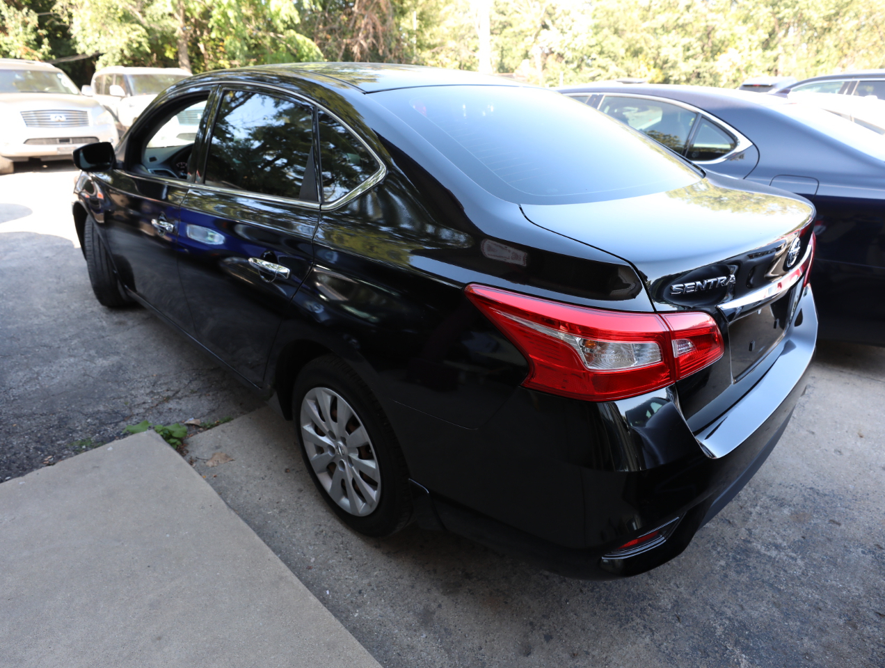 2016 Nissan Sentra S photo 7