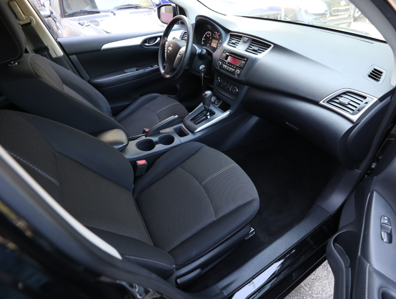 2016 Nissan Sentra S photo 9