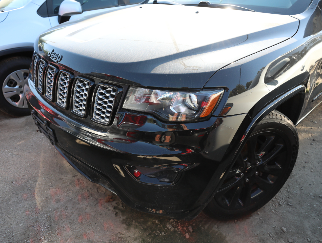 2017 Jeep Grand Cherokee Limited photo 2