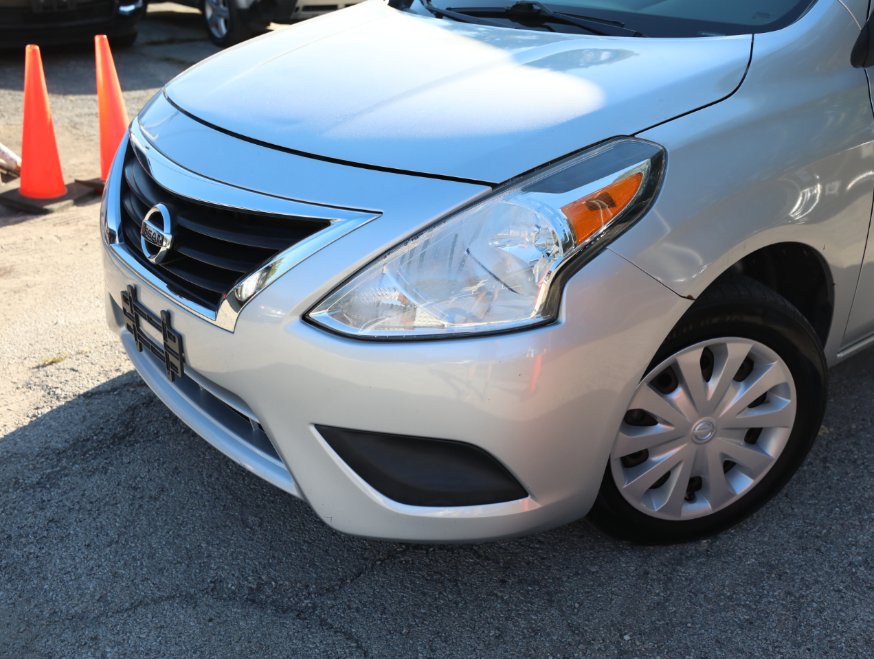 2015 Nissan Versa 1.6 S photo 2