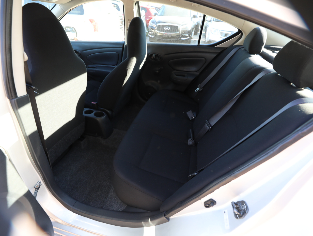 2015 Nissan Versa 1.6 S photo 9