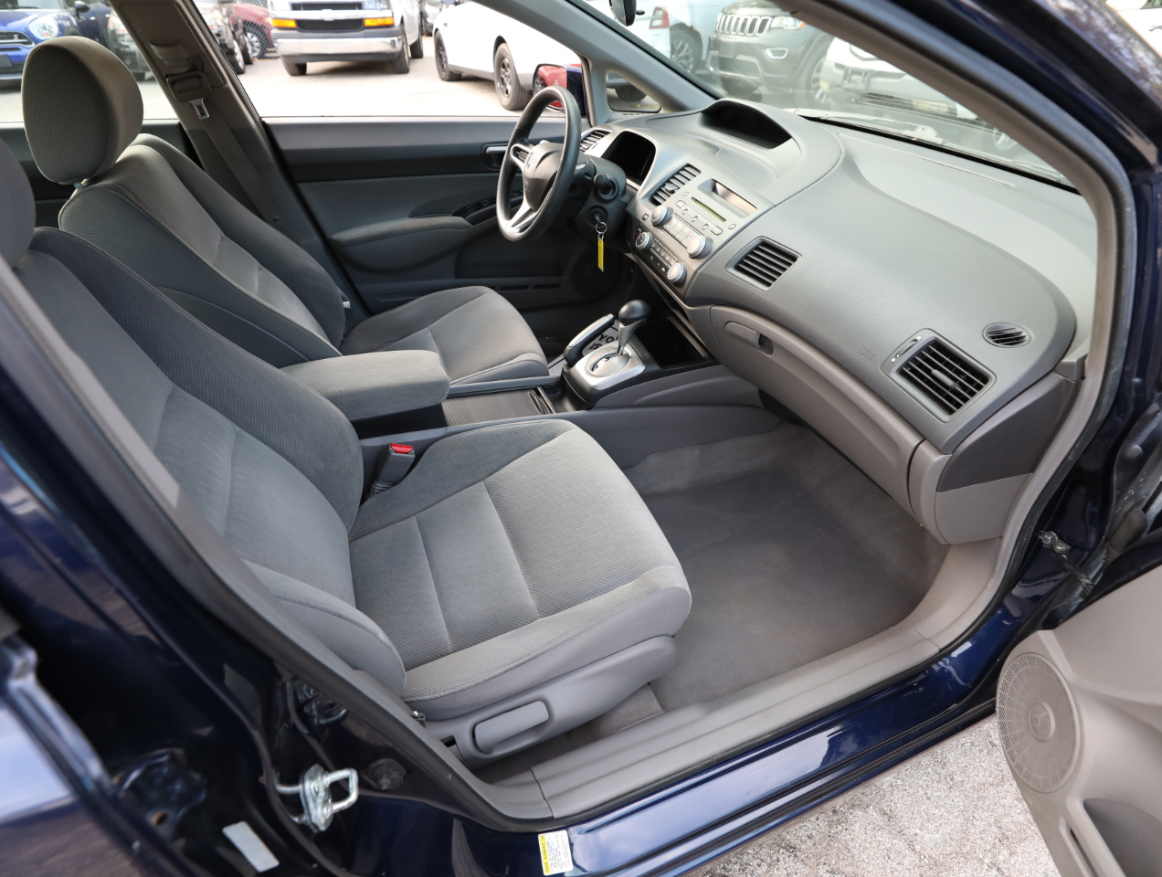 Honda Civic LX Sedan 5-Speed AT 2009