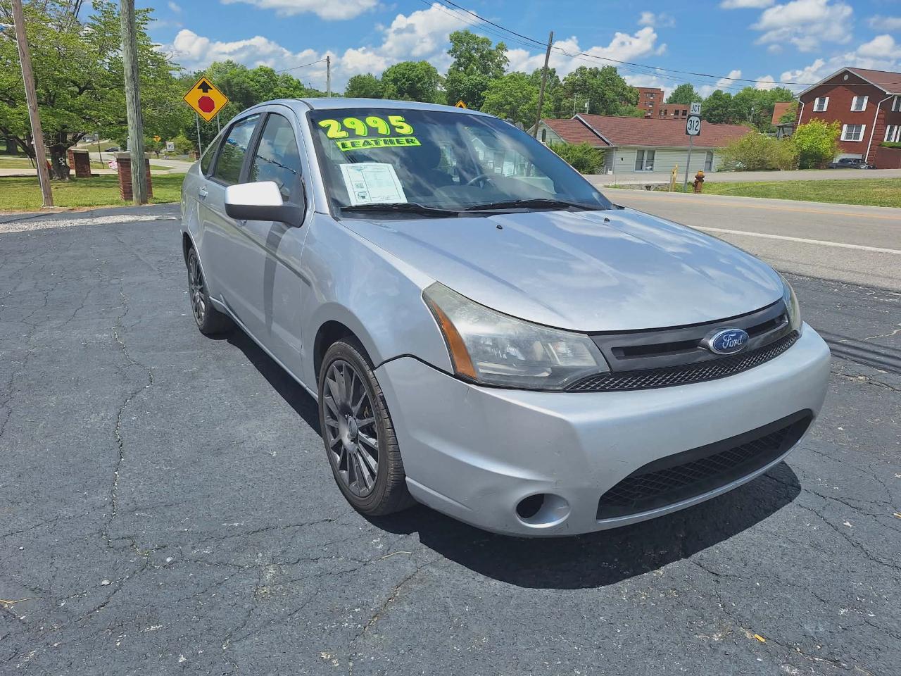 2011 Ford Focus SES's photo