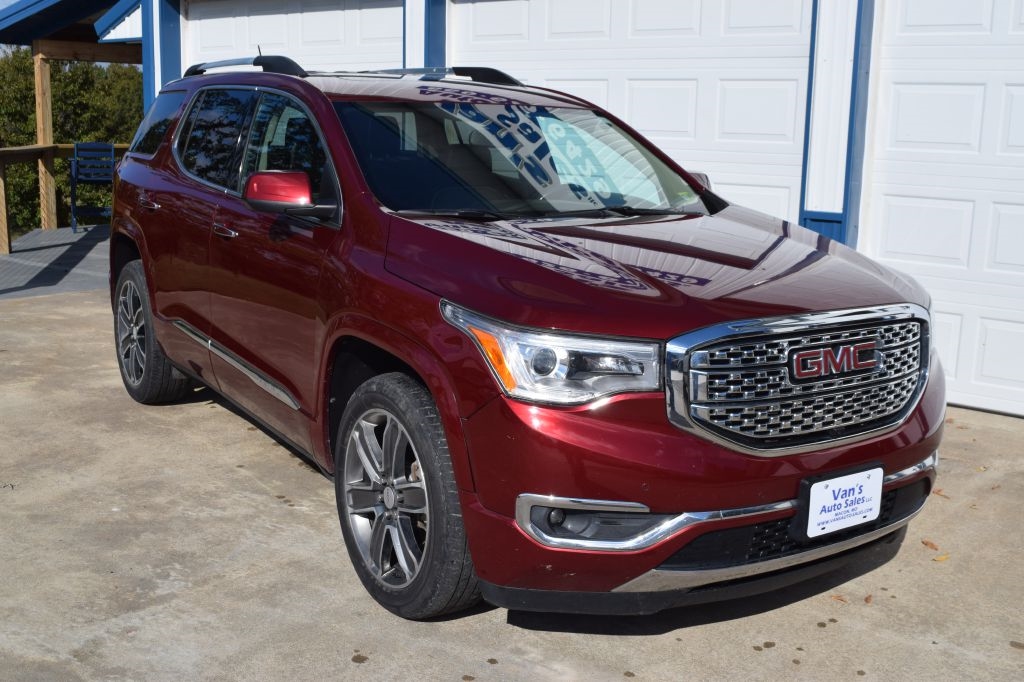 2018 GMC Acadia Denali's photo