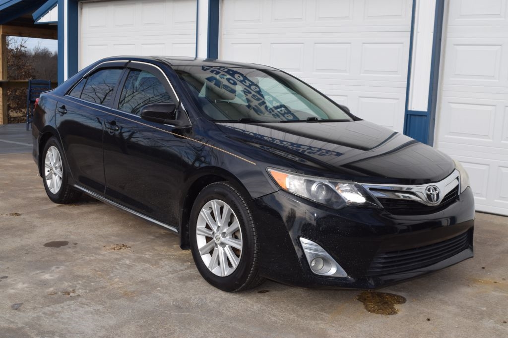 2012 Toyota Camry SE's photo