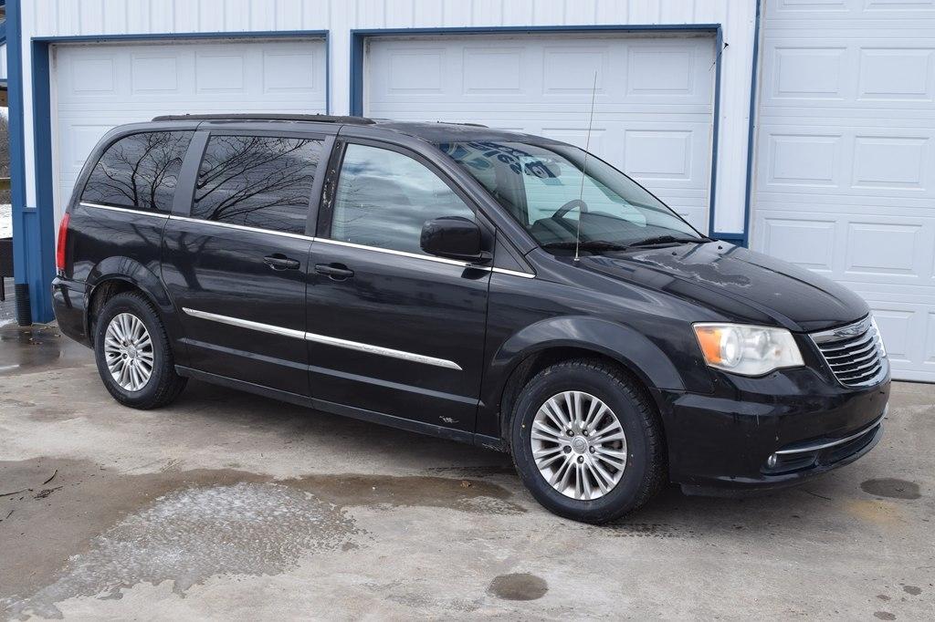 2015 Chrysler Town & Country TOURING L