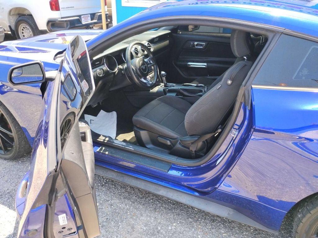 Ford Mustang 2dr Fastback V6 2016 Ford Mustang 2dr Fastback V6 2016