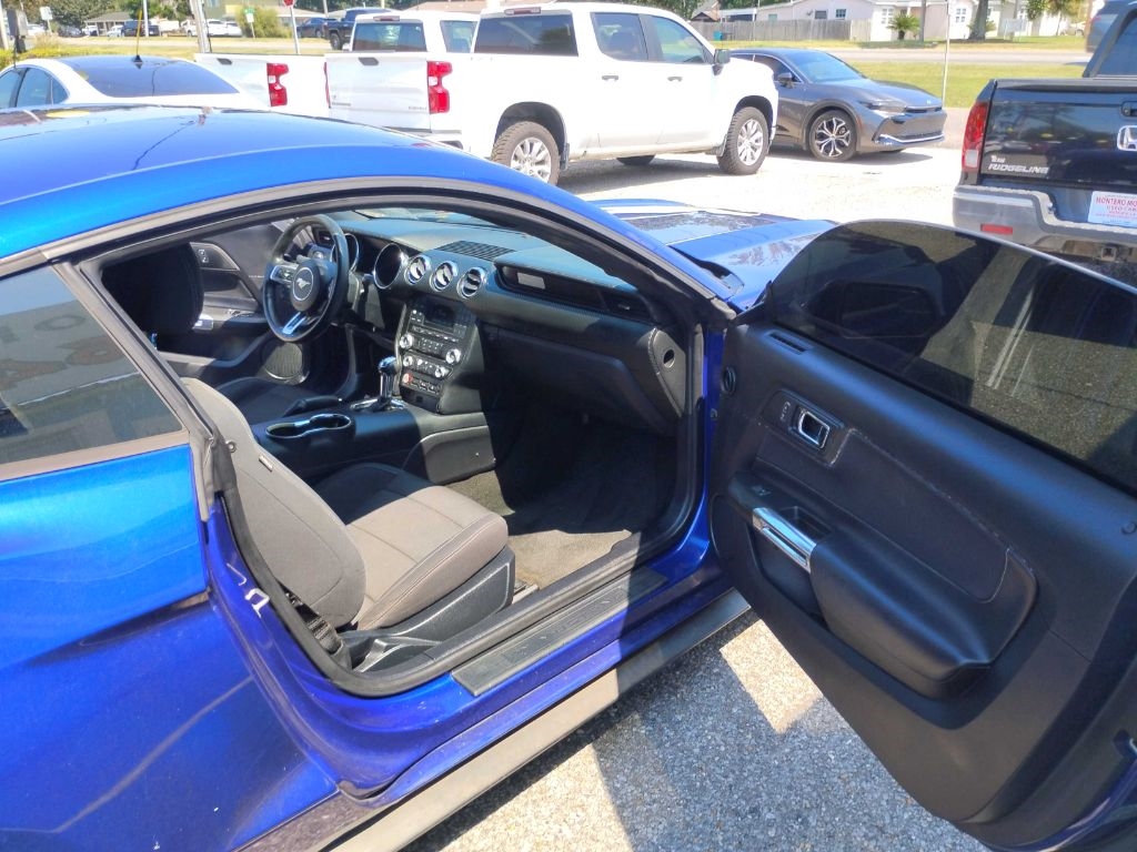 Ford Mustang 2dr Fastback V6 2016 Ford Mustang 2dr Fastback V6 2016