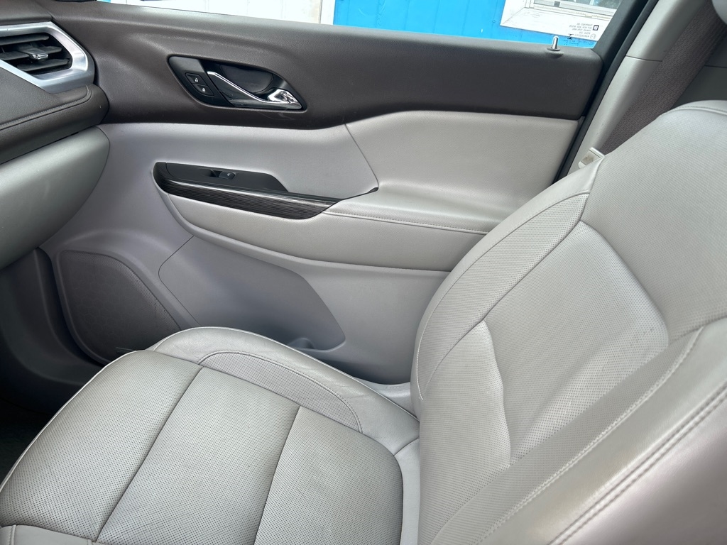 GMC Acadia FWD 4dr SLT w/SLT-1 2017