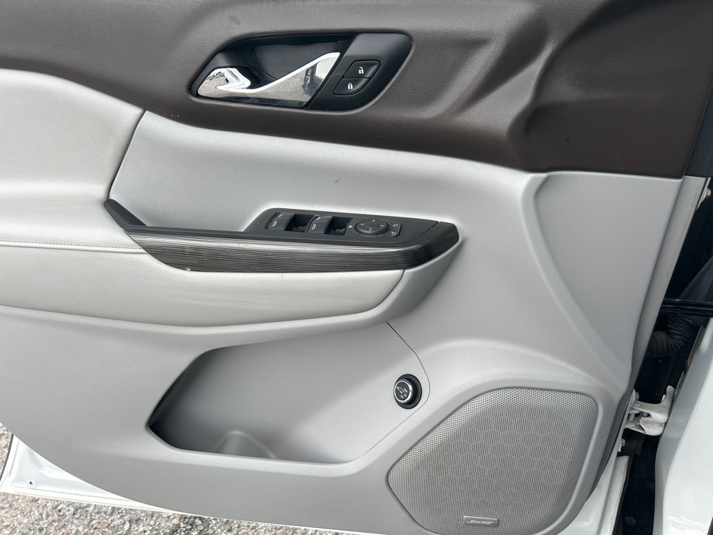 GMC Acadia FWD 4dr SLT w/SLT-1 2017