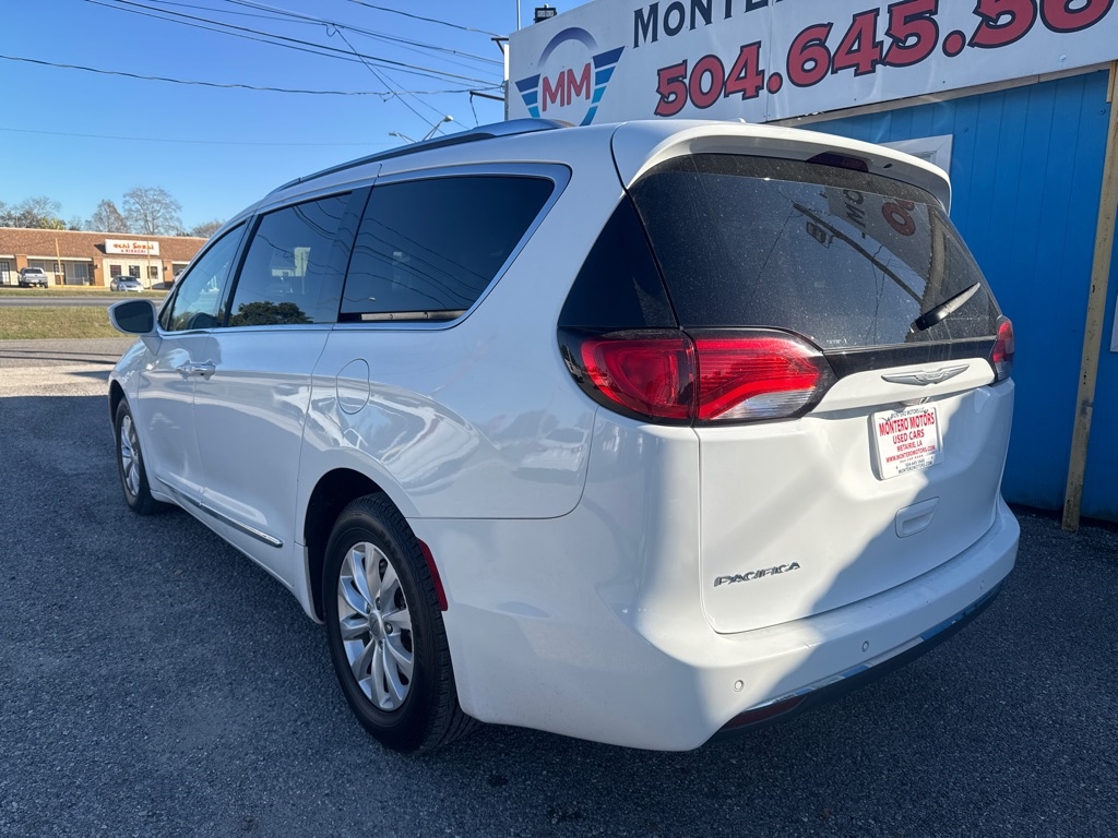 Chrysler Pacifica Touring L FWD 2018