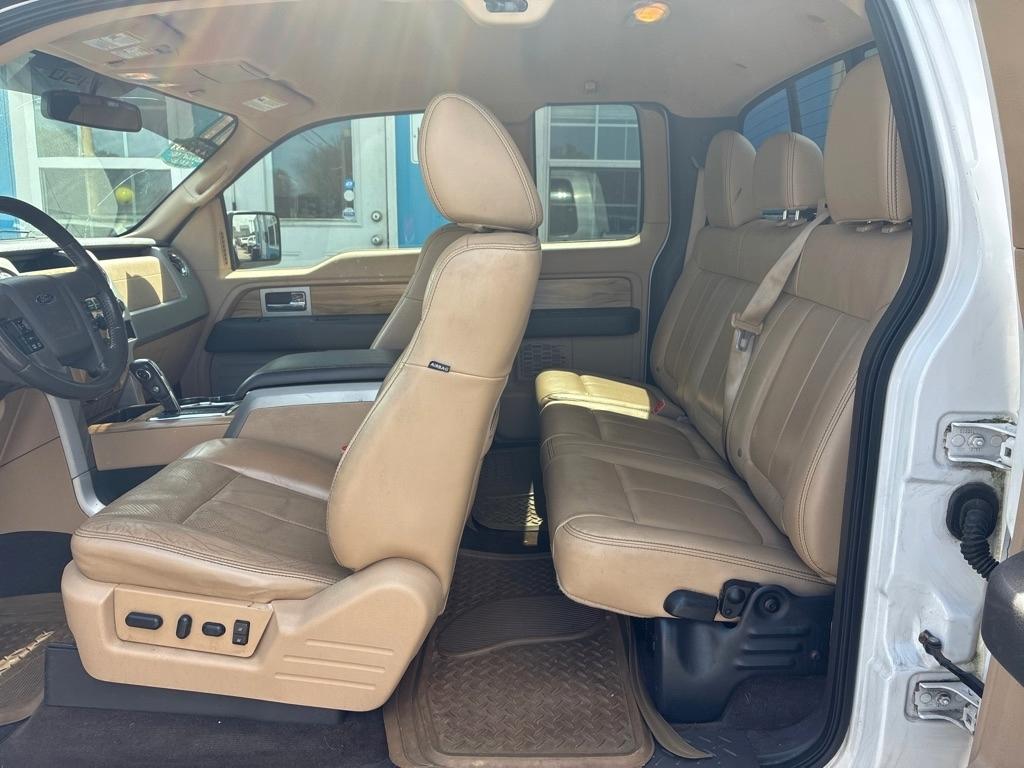 Ford F-150 2WD SuperCab 145" Lariat 2011