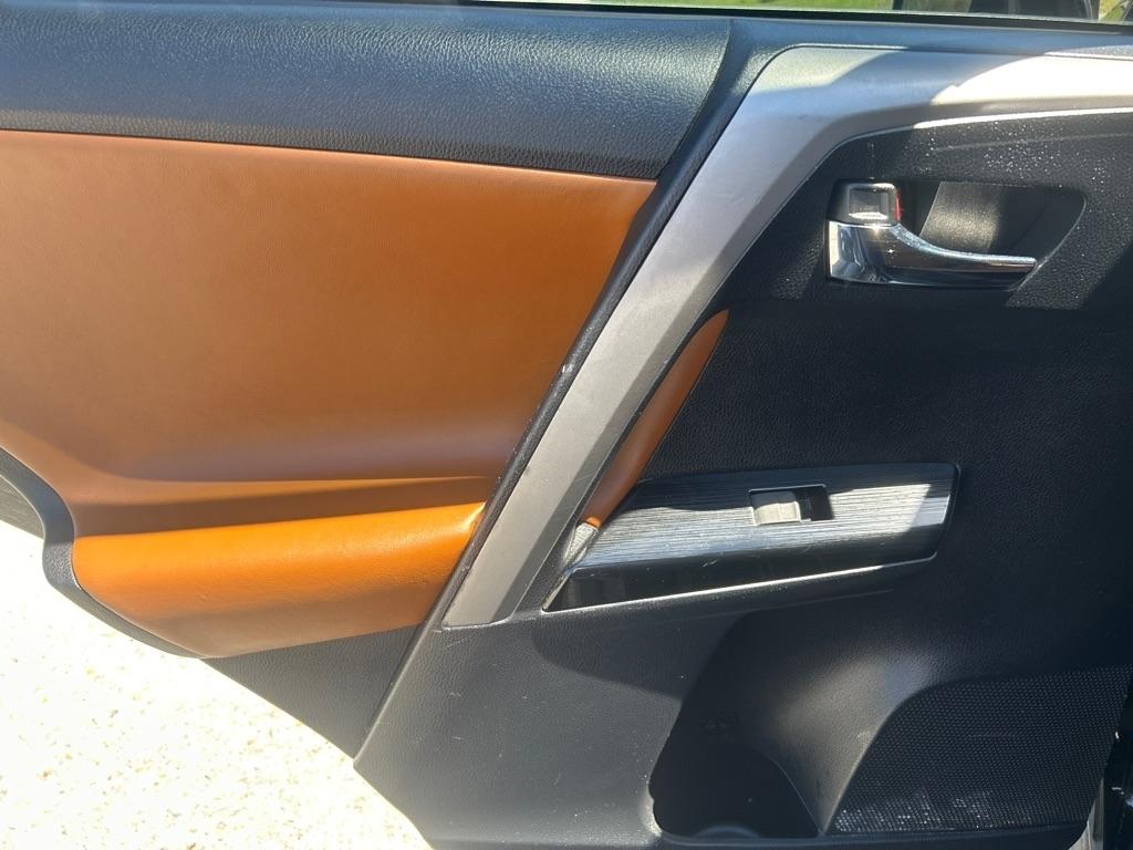 Toyota RAV4 FWD 4dr Limited (Natl) 2016