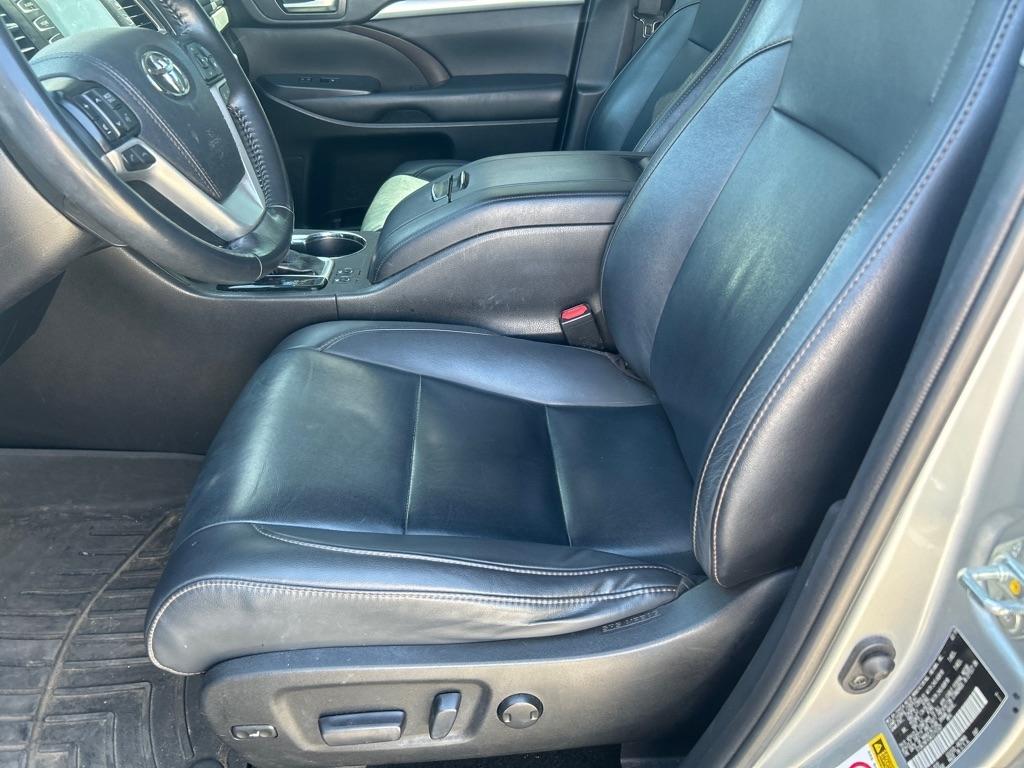 Toyota Highlander XLE V6 FWD (Natl) 2019