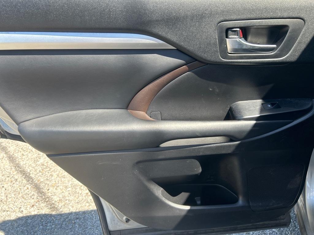 Toyota Highlander XLE V6 FWD (Natl) 2019