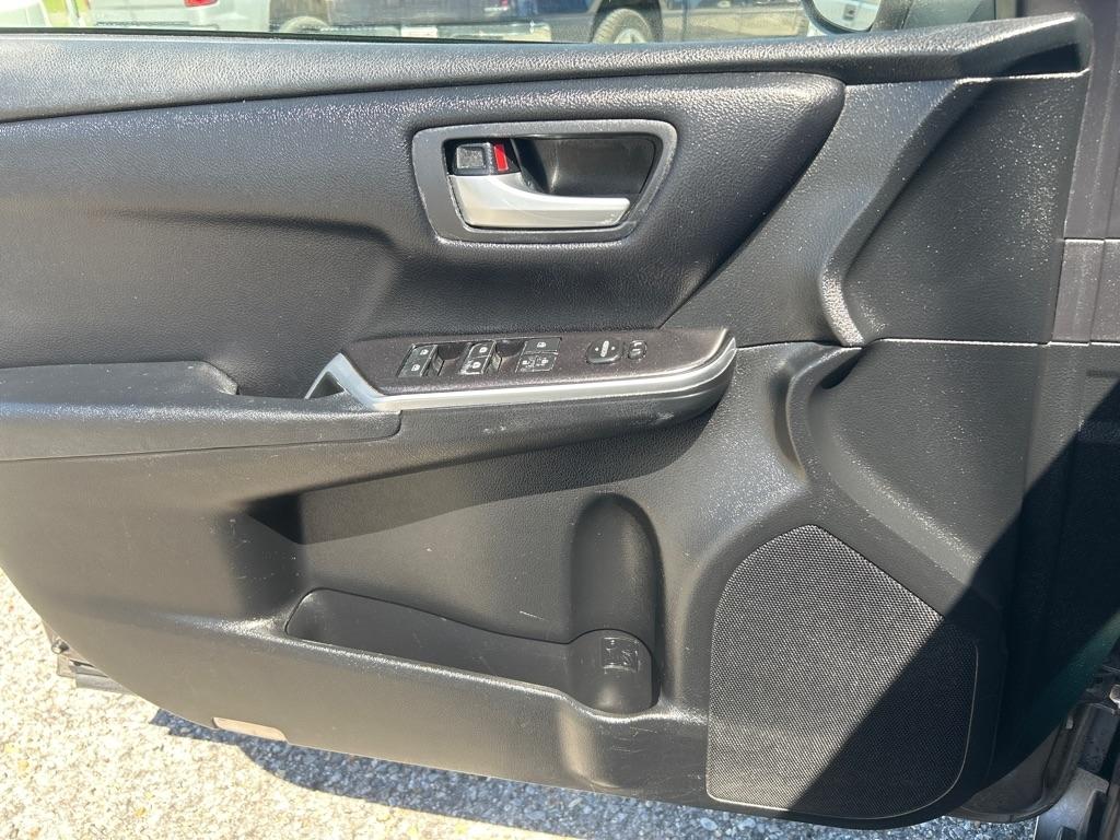 Toyota Camry XLE Auto (Natl) 2017