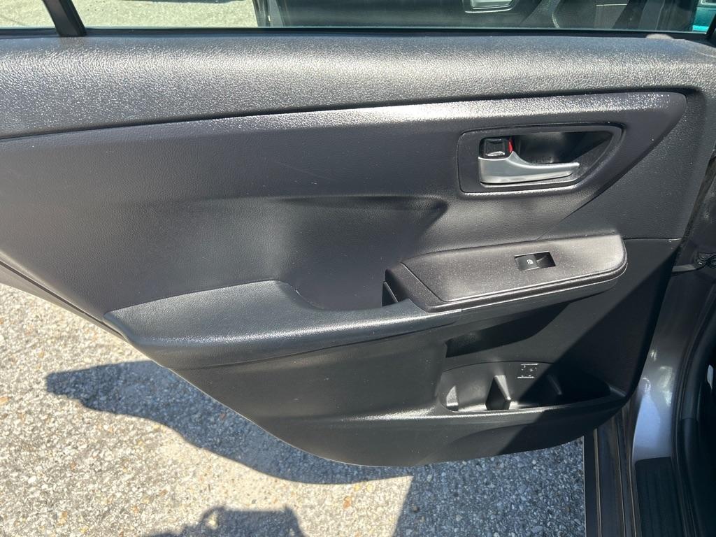 Toyota Camry XLE Auto (Natl) 2017