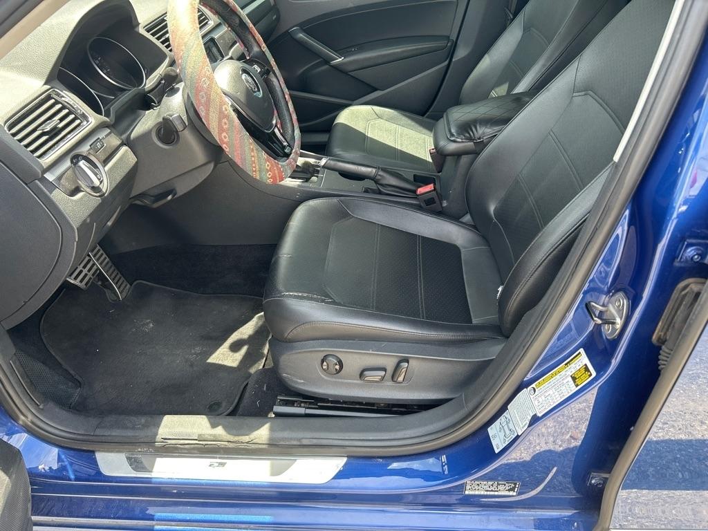 Volkswagen Passat R-Line w/Comfort Pkg Auto 2017