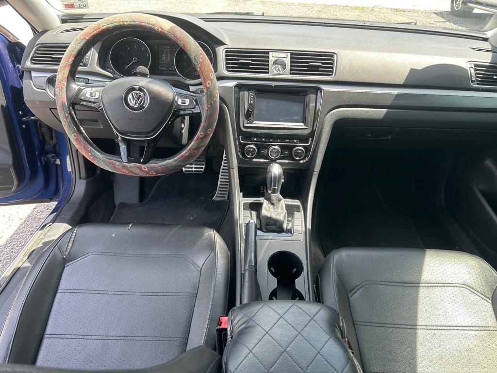 Volkswagen Passat R-Line w/Comfort Pkg Auto 2017