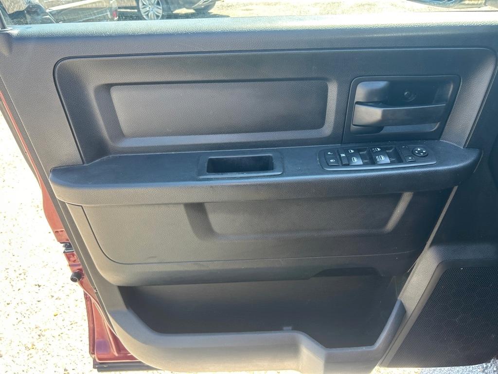 RAM 1500 Tradesman 4x2 Quad Cab 6'4" Box 2018