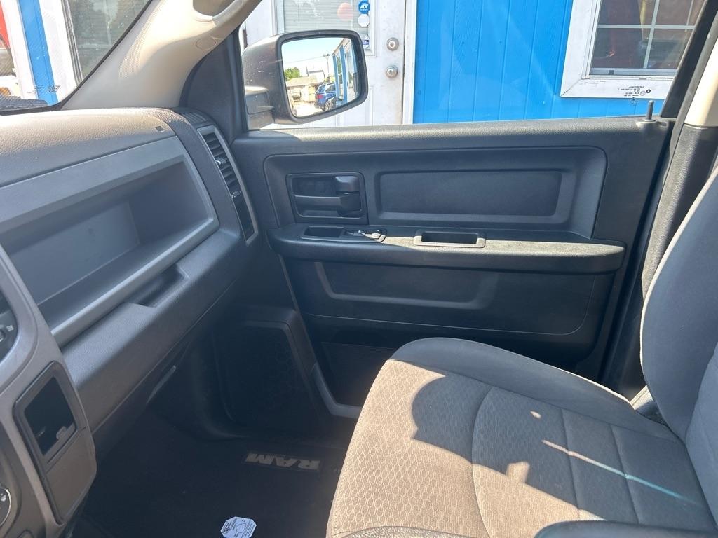 RAM 1500 Tradesman 4x2 Quad Cab 6'4" Box 2018
