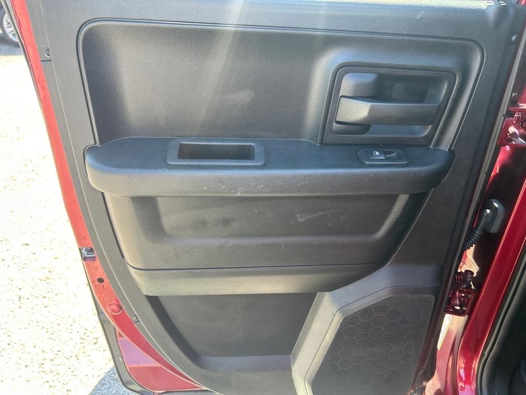 RAM 1500 Tradesman 4x2 Quad Cab 6'4" Box 2018