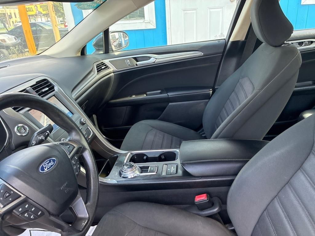 Ford Fusion SE FWD 2020