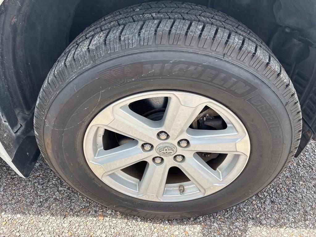 Toyota Highlander FWD 4dr V6 Base (Natl) 2010