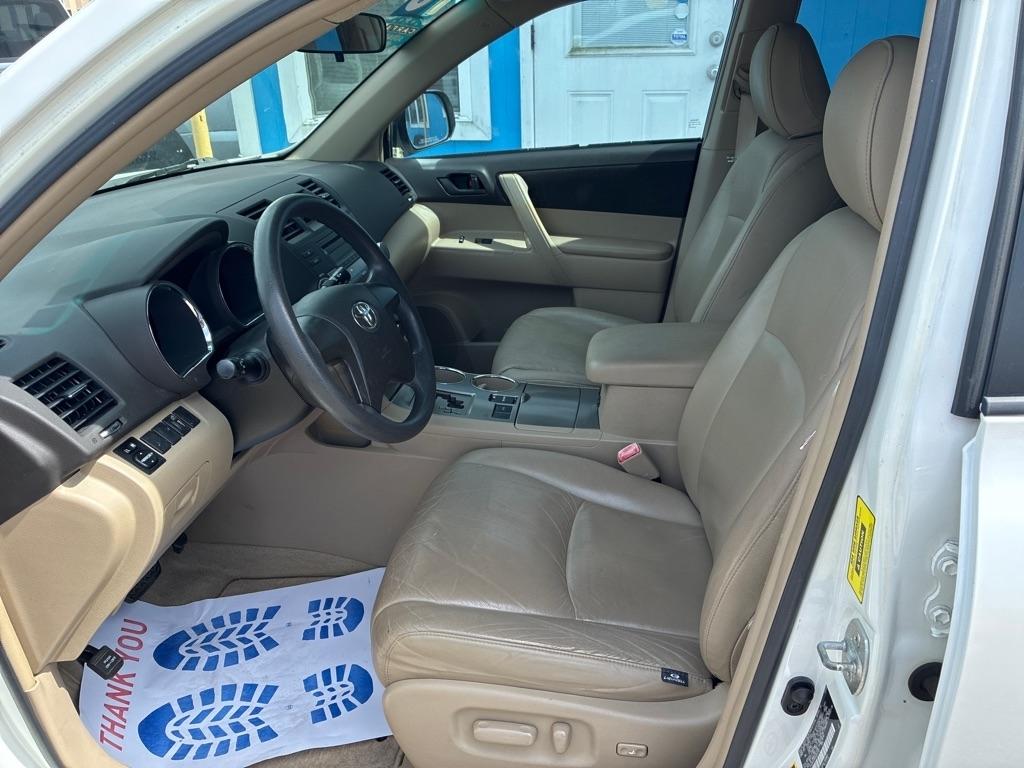 Toyota Highlander FWD 4dr V6 Base (Natl) 2010