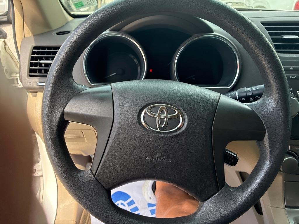 Toyota Highlander FWD 4dr V6 Base (Natl) 2010