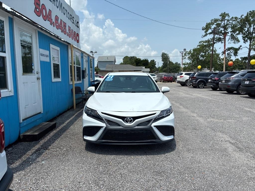Toyota Camry SE Auto (Natl) 2021