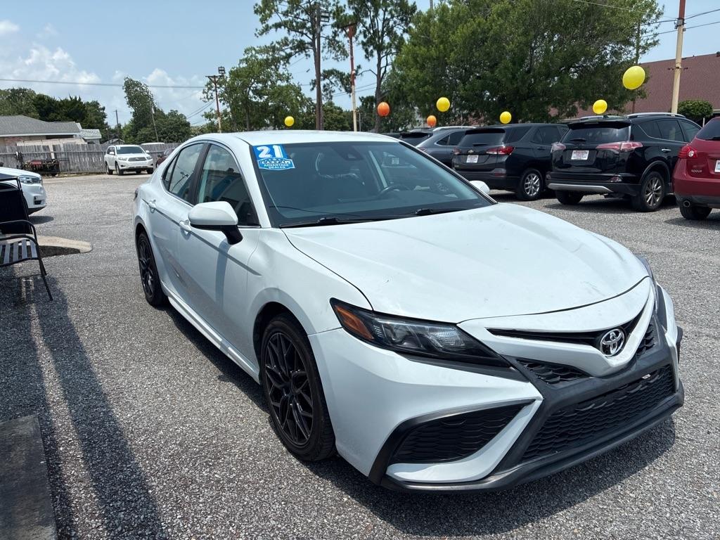 Toyota Camry SE Auto (Natl) 2021