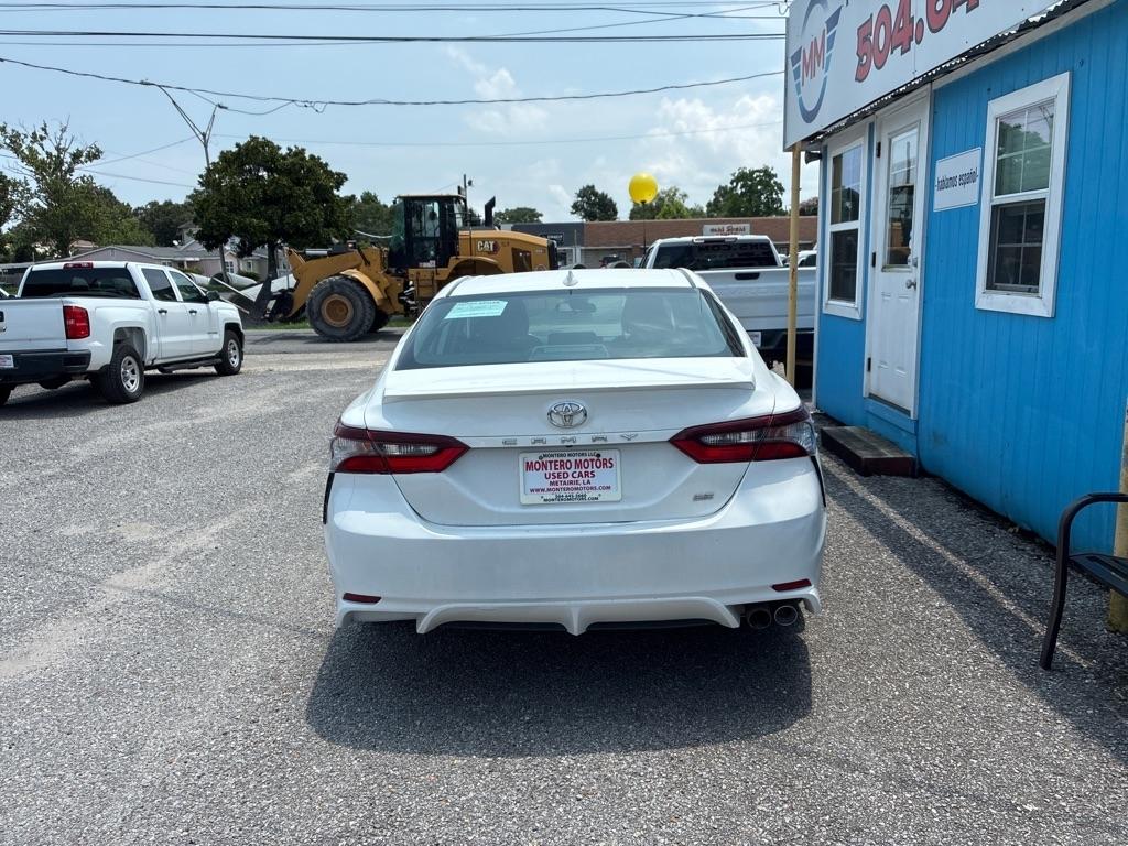 Toyota Camry SE Auto (Natl) 2021