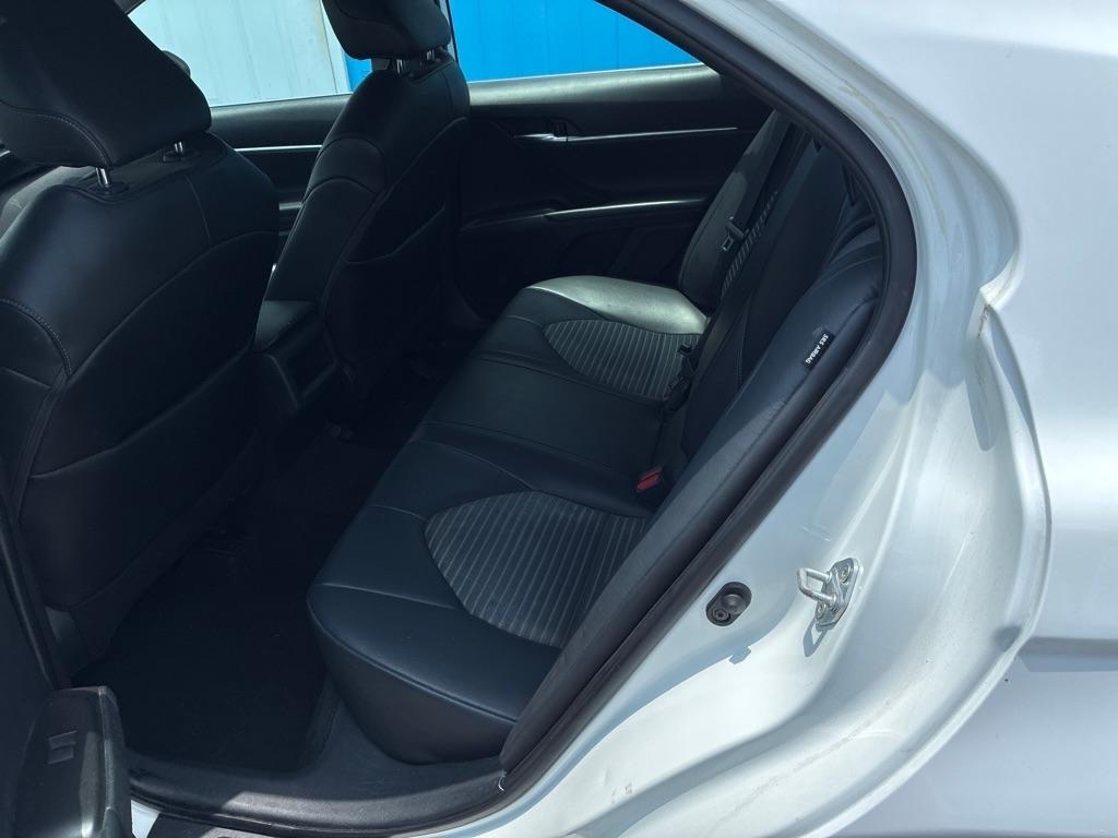 Toyota Camry SE Auto (Natl) 2021
