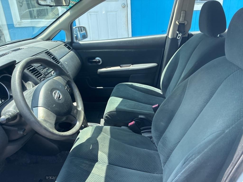 Nissan Versa 5dr HB Auto 1.8 S 2012