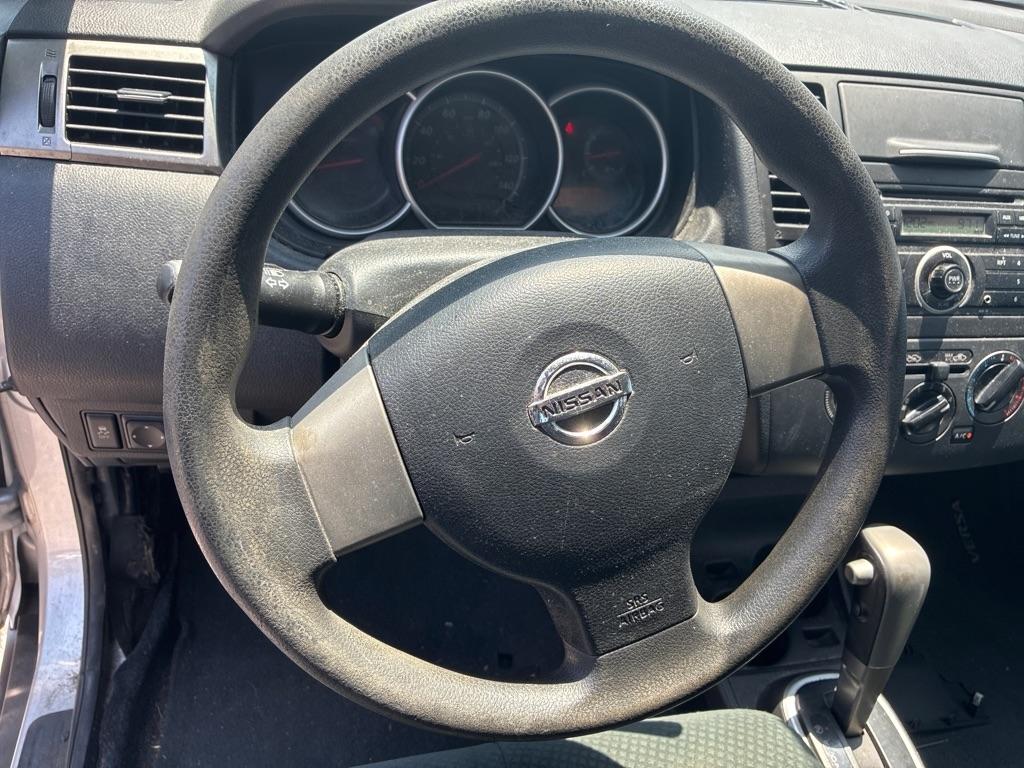 Nissan Versa 5dr HB Auto 1.8 S 2012