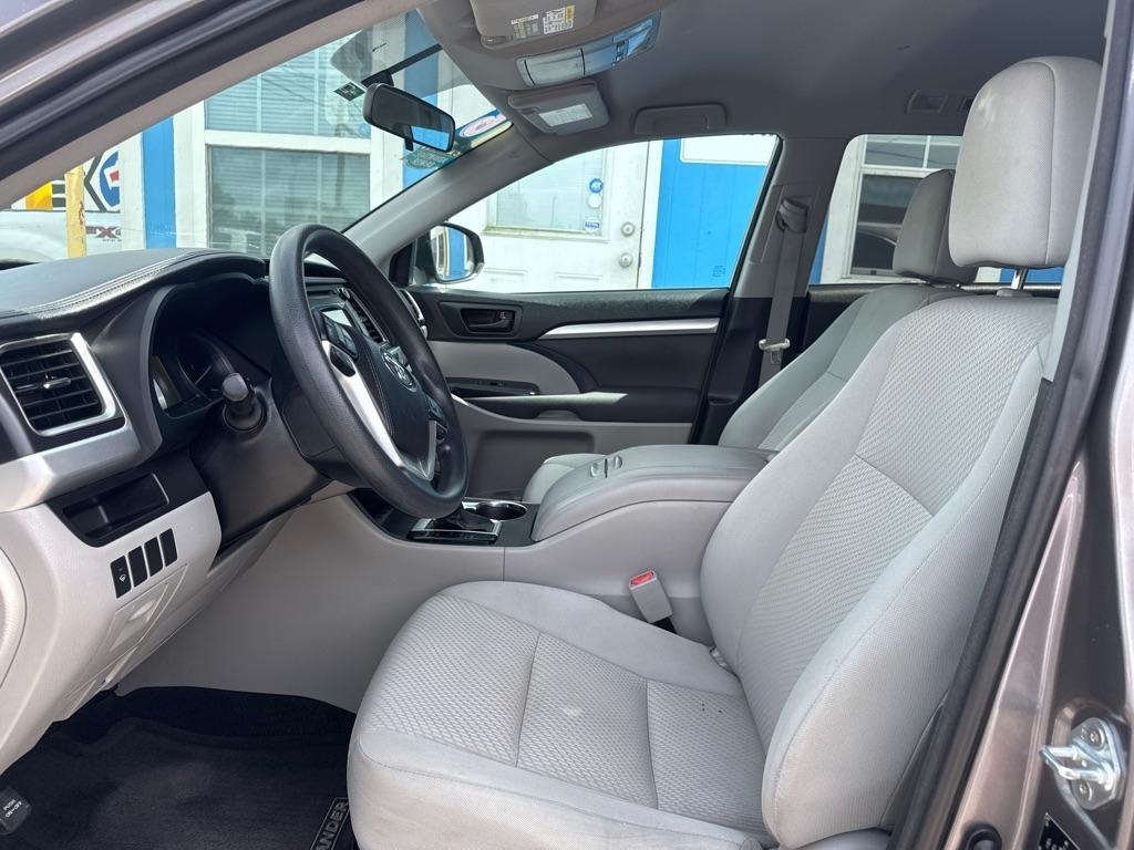 Toyota Highlander FWD 4dr I4 LE (Natl) 2016