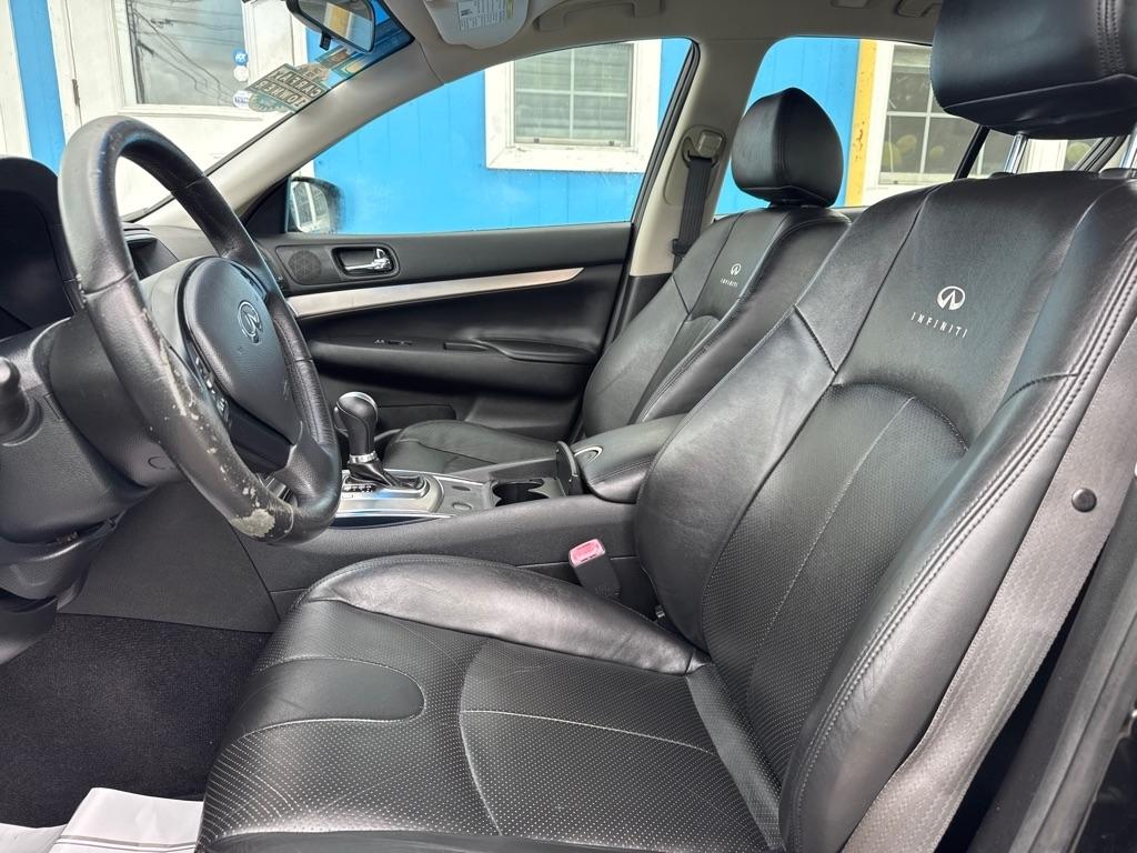 Infiniti G25 Sedan 4dr Base RWD 2011