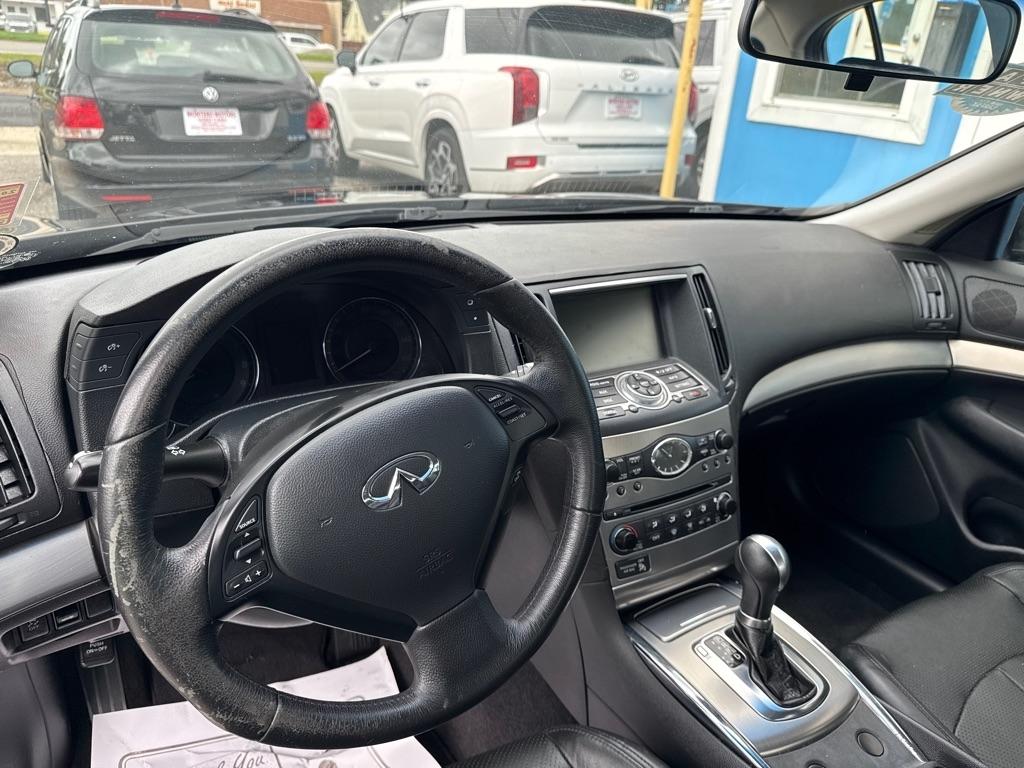 Infiniti G25 Sedan 4dr Base RWD 2011